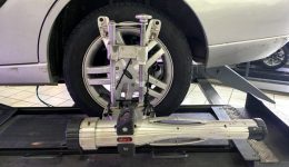 Wheel_alignment_on_a_Ford_Focus_1